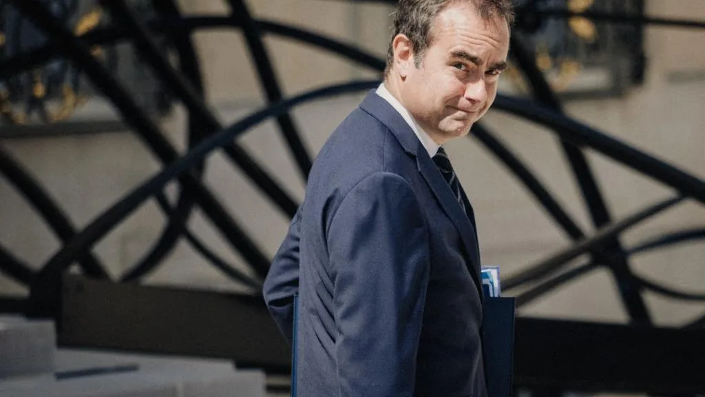 VACANCES, DROGUE, BUDGET… LES OPÉRATIONS EXEMPLARITÉ DE LECORNU AGACENT DANS LES MINISTÈRES