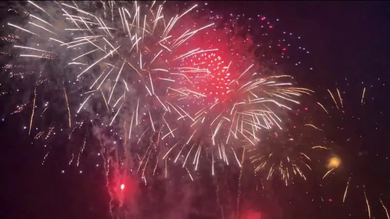 DE NOMBREUSES COMMUNES ANNULENT LEUR FEU D’ARTIFICE DU 13 OU 14 JUILLET EN RAISON DU RISQUE D’INCENDIE