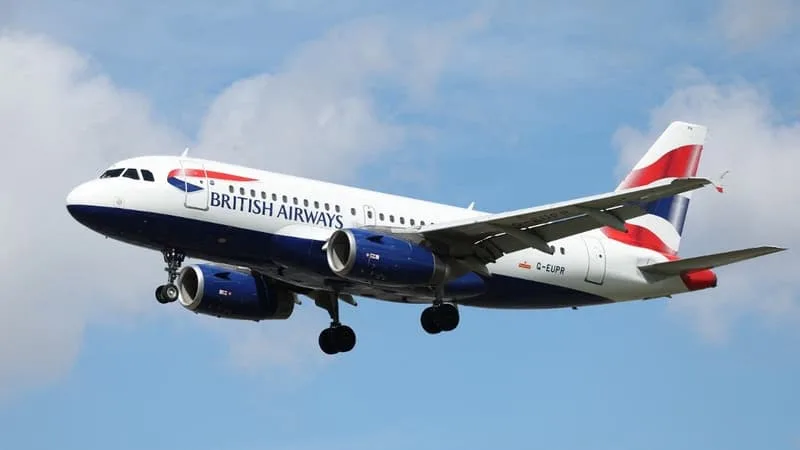 UNE NOUVELLE LIGNE AÉRIENNE RELIANT LE VAR AU CENTRE DE LONDRES INAUGURÉE À L’AÉROPORT DE TOULON-HYÈRES