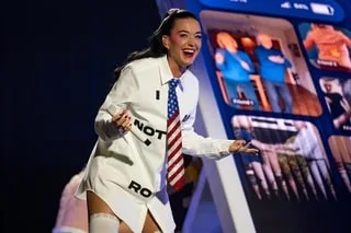 EN IMAGES. « C’EST IMPRESSIONNANT ! » : KATY PERRY, UN SHOW À L’AMÉRICAINE QUI A RENVERSÉ LES VIEILLES CHARRUES