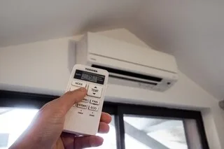 CLIMATISATION RÉVERSIBLE : QUELLES SONT VRAIMENT LES CONSÉQUENCES POUR L’ENVIRONNEMENT ?
