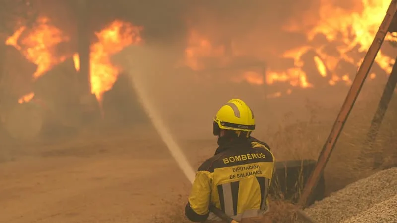 INCENDIES DANS LA RÉGION DE MADRID: 63.000 PERSONNES ÉVACUÉES OU CONFINÉES, DONT UN CAMPING DE 5.000 VACANCIERS
