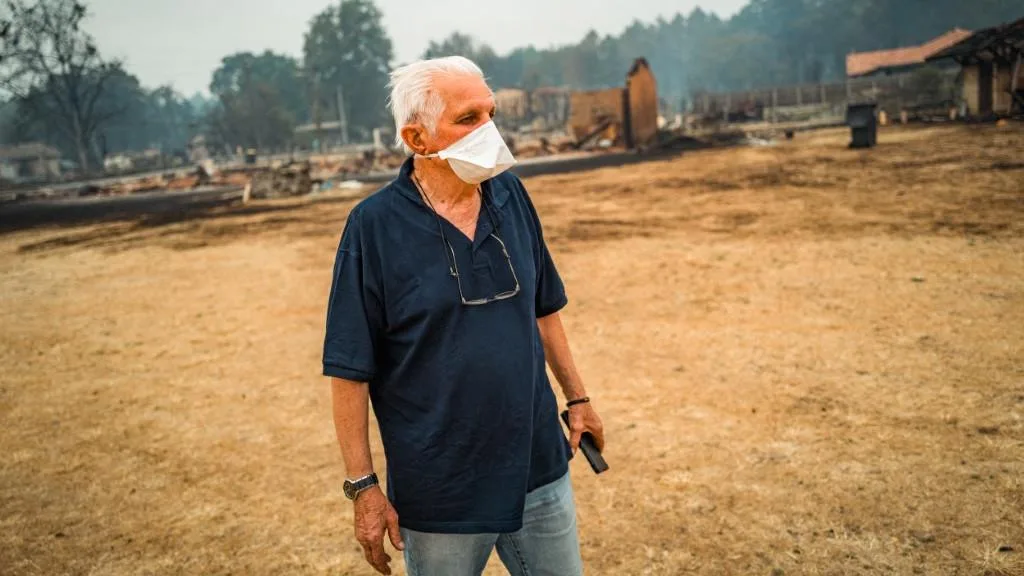 FACE AUX FUMÉES DES INCENDIES, PORTER UN MASQUE FFP2 PEUT ÊTRE UTILE (À UNE CONDITION)