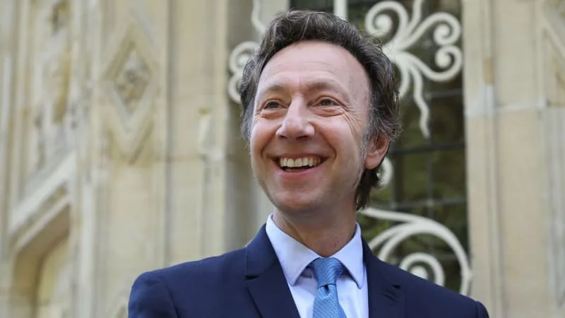 « PAS COMME DANS UNE MONARCHIE »: CONTESTÉ PAR BALLY BAGAYOKO, STÉPHANE BERN DÉFEND SON ÉLECTION À LA TÊTE D’UNE ASSOCIATION À SAINT-DENIS