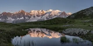 MASSIF DU MONT-BLANC. LA GROTTE DE GLACE DE L’AIGUILLE DU MIDI FRAGILISÉE PAR LA CHALEUR