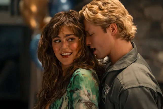 DE “OFF CAMPUS” À “FOURTH WING”, L’HÉGÉMONIE DE PRIME VIDEO SUR LES “ROMCOMS”