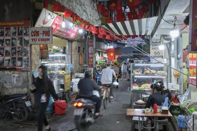 AU VIETNAM, QUE RESTE-T-IL DE LA CLAMEUR DES VENDEURS DE RUE ?