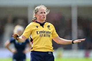 RUGBY. DIAGNOSTIQUÉE D’UN CANCER DU SEIN, L’ARBITRE SUD-AFRICAINE AIMEE BARRETT-THERON MET EN PAUSE SA CARRIÈRE