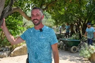 « ICI, C’EST COMME MON JARDIN » : IMMERSION DANS LES COULISSES DE TERRA BOTANICA AVEC ALAIN BAUMONT, CHEF PAYSAGISTE