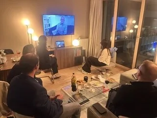 REPORTAGE. PRÉSIDENTIELLE : QUEL AVENIR POUR L’ÉCOLE ? ON A SUIVI UNE RÉUNION D’APPARTEMENT AVEC ÉDOUARD PHILIPPE