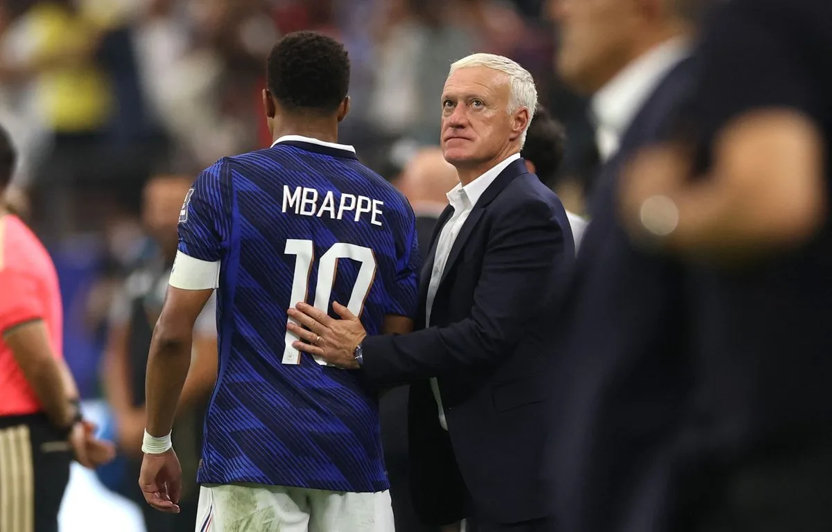 EN DIRECT FRANCE – ANGLETERRE : LES BLEUS VONT-ILS SOIGNER LA DER DE DESCHAMPS, AVEC UN MBAPPÉ MEILLEUR BUTEUR ?… SUIVEZ LA PETITE FINALE AVEC NOUS…