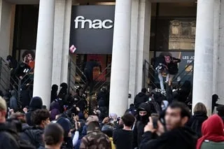 TIKTOK, INSTAGRAM… DU BLOCUS DES LYCÉES AUX VIOLENCES DU 17 OCTOBRE, LES RÉSEAUX SOCIAUX AU CŒUR DES MOBILISATIONS