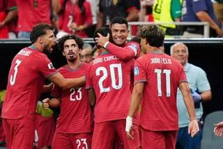 COUPE DU MONDE. BUTEUR FACE À L’OUZBÉKISTAN, CRISTIANO RONALDO DEVIENT LE PREMIER JOUEUR À MARQUER DANS SIX ÉDITIONS