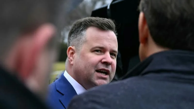 « TRUMP RÉCOMPENSE SON LARBIN »: BILL PULTE, FIDÈLE DU PRÉSIDENT AMÉRICAIN SANS EXPÉRIENCE, DÉSIGNÉ « CHEF DES ESPIONS »