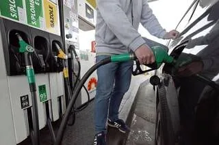 LES PRIX DU PÉTROLE CONTINUENT DE RECULER APRÈS L’ANNONCE DE LA RÉOUVERTURE DU DÉTROIT D’ORMUZ