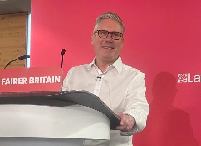 LA PRESSION S’ACCENTUE SUR KEIR STARMER, LÂCHÉ PAR PLUSIEURS MINISTRES