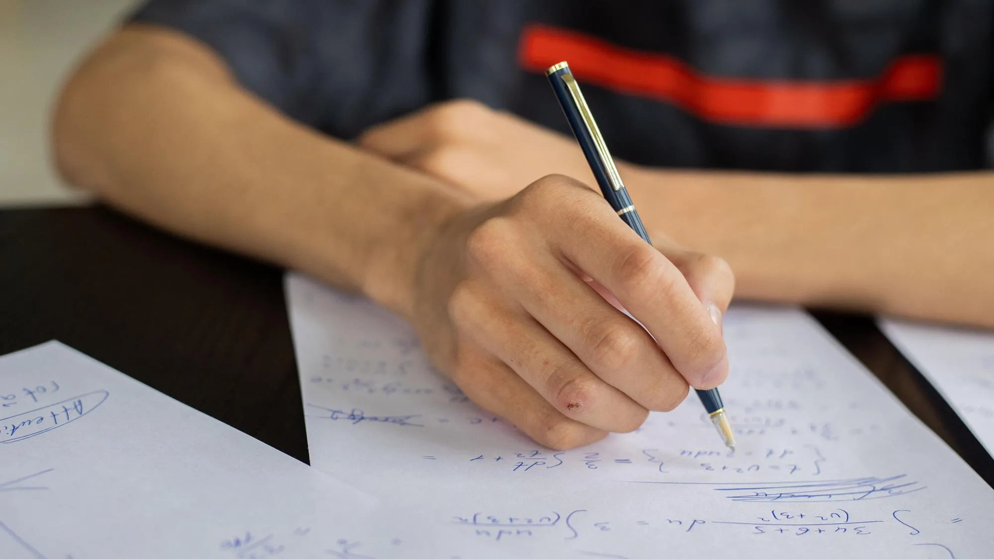 BAC DE MATHS 2026 : VOICI LE SUJET ET UNE PROPOSITION DE CORRIGÉ DE L’ÉPREUVE DE SÉRIE GÉNÉRALE CE MARDI 16 JUIN
