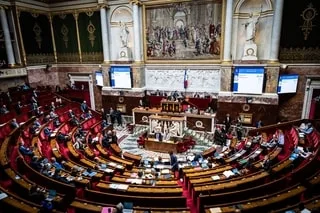 BUDGET 2027 : CALENDRIER, LOI SPÉCIALE, RECOURS AU 49.3… QUELS SONT LES SCÉNARIOS POSSIBLES POUR L’ADOPTION DU TEXTE ?