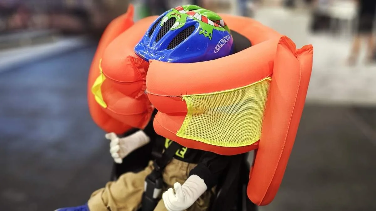 ON A VU LE PREMIER AIRBAG VÉLO POUR ENFANTS : C’EST FRANÇAIS ET PROMETTEUR