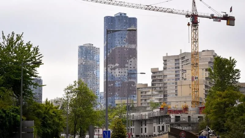 LA CONSTRUCTION DE LOGEMENTS NEUFS RESTE INSTABLE: APRÈS UN NET REBOND EN MAI, LE NOMBRE DE PERMIS DE CONSTRUIRE ACCORDÉS BAISSE À NOUVEAU EN JUIN