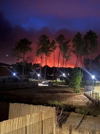 TÉMOIGNAGES. « JE NE VOULAIS PAS Y CROIRE » : EN GIRONDE ET DANS LES LANDES, ANGOISSE ET SOLIDARITÉ FACE AUX INCENDIES