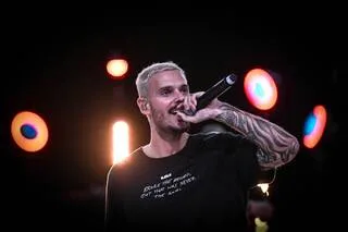 COUPE DU MONDE 2026 : MATT POKORA S’ASSOCIE AU GROUPE DE RAP L2B POUR SOUTENIR LES BLEUS AVEC LA CHANSON « TROPHÉE »