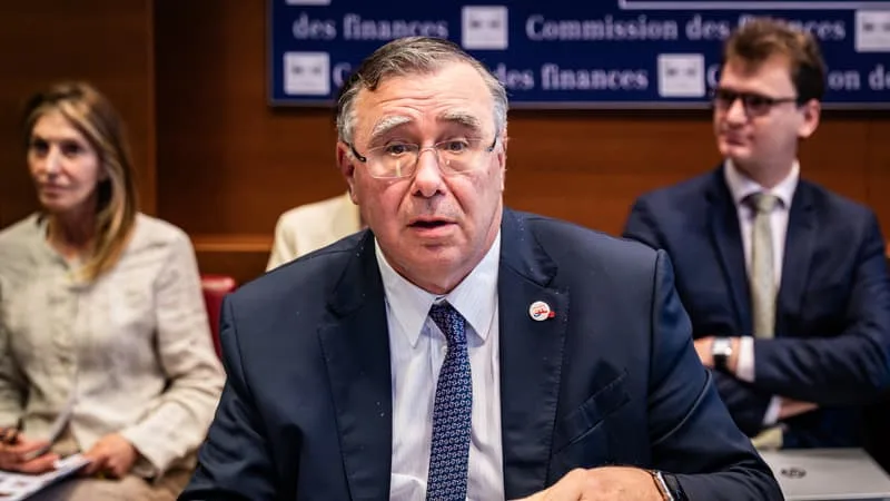 « LE CARBURANT À 1,70 EURO, PAS TOUT DE SUITE », « 500 MILLIONS D’EUROS DE BÉNÉFICES EN FRANCE »… LE PATRON DE TOTALENERGIES EST PASSÉ SUR LE GRILL DES DÉPUTÉS CE MERCREDI