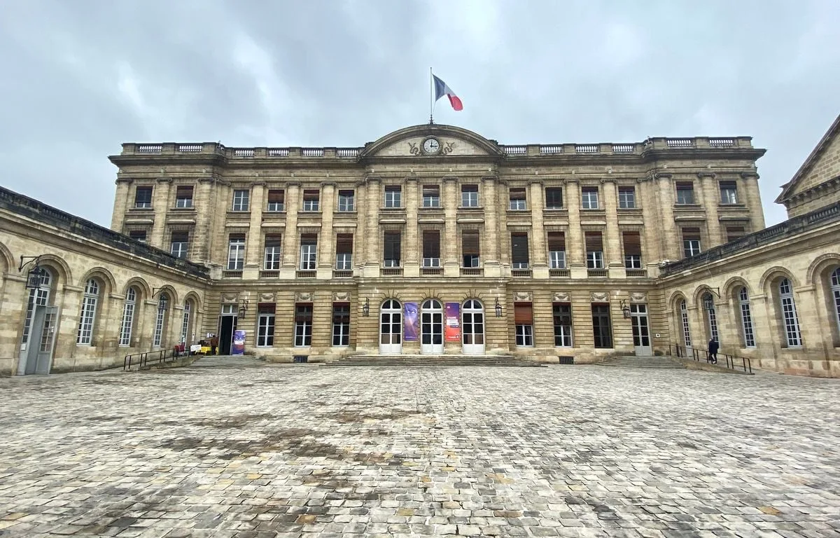 BORDEAUX : LA MUNICIPALITÉ SOUS LE POIDS D’UNE DETTE FINANCIÈRE « INTENABLE », ASSURE LE NOUVEAU MAIRE THOMAS CAZENAVE