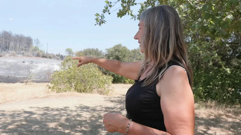 « ÇA FAIT MAL AU CŒUR »: DANS LE VAR, LE DÉSESPOIR DES HABITANTS FACE À UN INCENDIE TOUJOURS PAS FIXÉ
