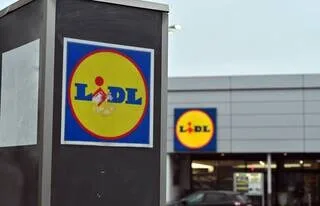 POUR POUVOIR VENDRE DE L’ALCOOL DANS CETTE VILLE D’IRLANDE DU NORD, LIDL A ÉTÉ CONTRAINT D’OUVRIR UN PUB