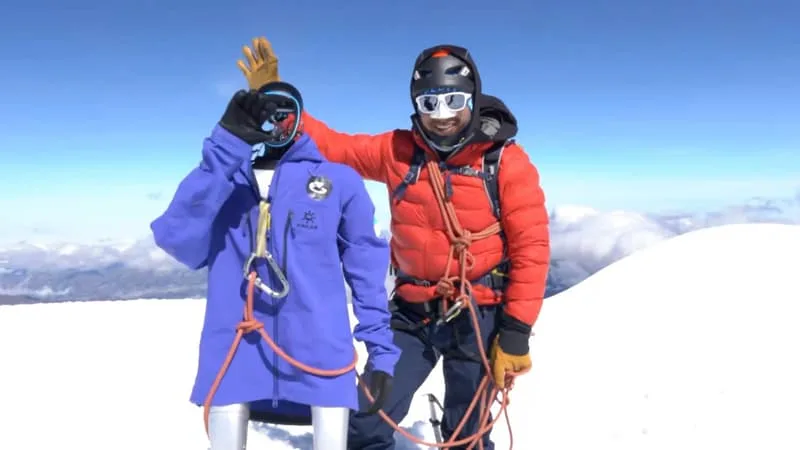 6.200 MÈTRES PLUS TARD, CE ROBOT HUMANOÏDE DE UNITREE EST LE PREMIER À ATTEINDRE LE SOMMET D’UN VOLCAN EN EQUATEUR, UN PREMIER PAS AVANT L’EVEREST ET LA PROTECTION DE LA FAUNE ET LA FLORE