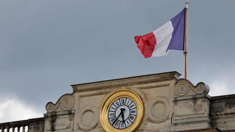 LE PLUS MAUVAIS RÉSULTAT DEPUIS 2012 HORS COVID: COMME L’INSEE, LA BANQUE DE FRANCE NE PRÉVOIT PLUS QU’UNE CROISSANCE DE 0,4% EN 2026 MAIS REFUSE D’ALIMENTER LA « SINISTROSE » EN PARLANT DE « DÉCROCHAGE »