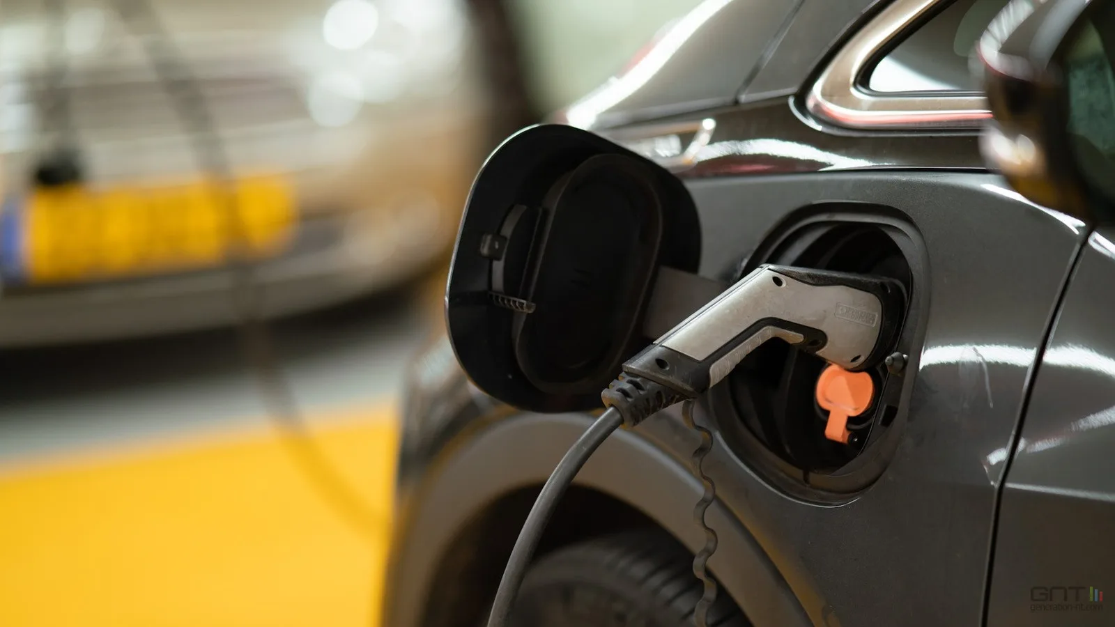 OBJECTIF 400 000 BORNES ! LA FRANCE MET LE TURBO SUR LA RECHARGE ÉLECTRIQUE !