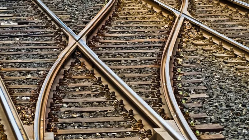 L’ARGENT DES AUTOROUTES POUR FINANCER NOTRE RÉSEAU FERRÉ EN GRANDE SOUFFRANCE C’EST POUR QUAND? RIEN NE SE PASSE COMME PRÉVU (ET EN ATTENDANT C’EST LA SNCF QUI PAIE)