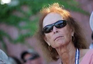 « JE N’AVAIS PLUS LE CHOIX… » : LE PARCOURS FOU DE RENÉE RICHARDS, SEULE JOUEUSE TRANSGENRE DE L’HISTOIRE DU TENNIS PRO