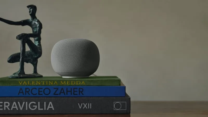 AMAZON A PRIS DE L’AVANCE DANS LES FOYERS GRÂCE À ALEXA+: GOOGLE RÉPLIQUE AVEC SA NOUVELLE ENCEINTE GOOGLE HOME AVEC GEMINI POUR MIEUX VOUS ASSISTER À LA MAISON