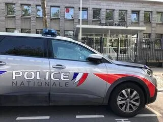 FÉMINICIDE À MARTIGUES : LE COMPAGNON D’UNE FEMME DE 25 ANS, TUÉE DE 58 COUPS DE COUTEAU, PRÉSENTÉ À UN JUGE