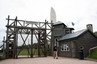 QUELS SECRETS VONT LIVRER LES FOUILLES ARCHÉOLOGIQUES INÉDITES MENÉES DANS CET ANCIEN CAMP NAZI EN FRANCE ?