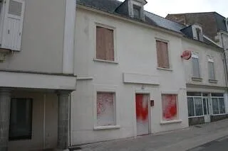 REPRIS PAR DES MILITANTS D’EXTRÊME-DROITE, CET ANCIEN CAFÉ DES SPORTS DU MAINE-ET-LOIRE VA-T-IL ROUVRIR ?