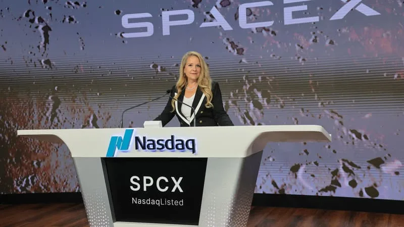 SPACEX PRÉPARERAIT UN APPAREIL PILOTÉ PAR L’IA: UN MOYEN DE SERVIR SES AMBITIONS DE MOBILITÉ PAR SATELLITE? PEUT-ÊTRE, MÊME SI ELON MUSK DÉCLARE QUE L’INFORMATION DU WALL STREET JOURNAL EST « TOTALEMENT FAUSSE »