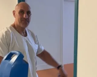 AIDE-SOIGNANT DE NUIT À L’HÔPITAL DE SAINT-MALO, IL S’ENTRAÎNE POUR PARTICIPER À DES COMPÉTITIONS DE BODYBUILDING