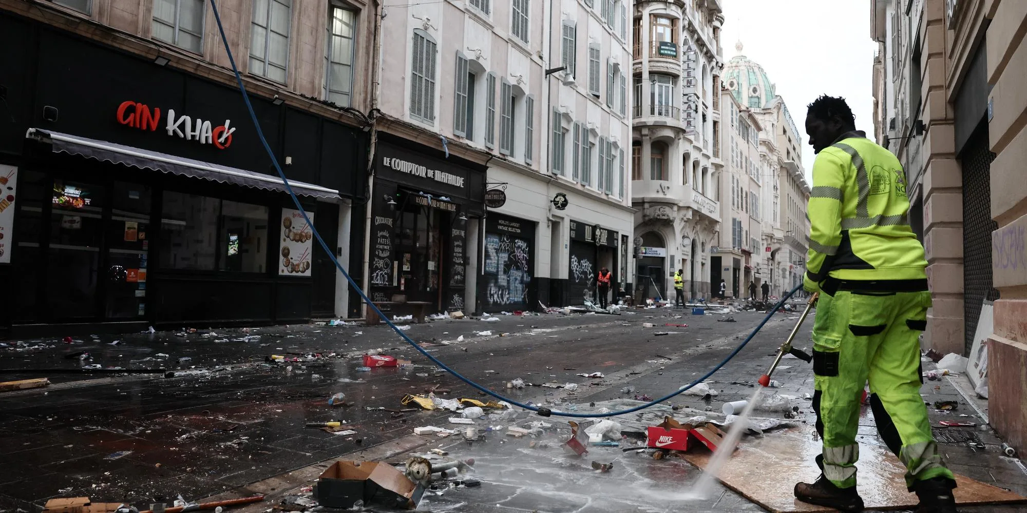COUVRE-FEU, INTERDICTION DE MANIFESTER… DES MESURES PRISES LOCALEMENT POUR CALMER LES VIOLENCES