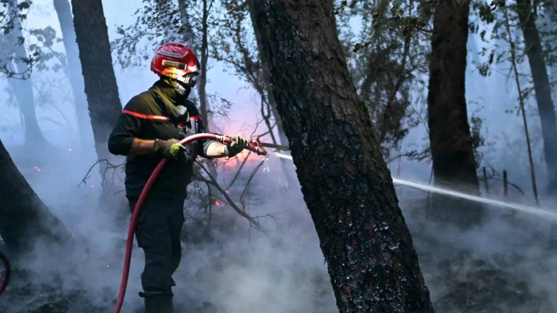 LES FEUX DE FORÊT NE SE LIMITENT PLUS UNIQUEMENT AU POURTOUR MÉDITERRANÉEN (ET C’EST UN PROBLÈME)