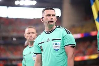 COUPE DU MONDE. QUI EST MICHAEL OLIVER, L’ARBITRE DU DERNIER MATCH DE GROUPE ENTRE LA FRANCE ET LA NORVÈGE ?