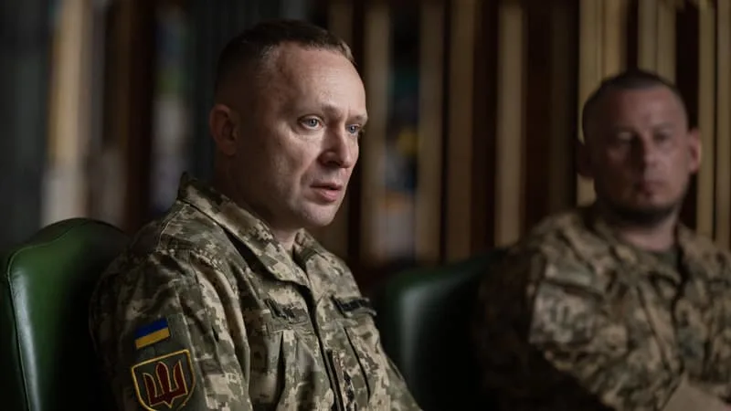 HÉROS DU DONBASS, RÉFORMATEUR, « SOURCE D’ESPOIR »… QUE CHANGE LA NOMINATION DU NOUVEAU CHEF DE L’ARMÉE UKRAINIENNE, MYKHAÏLO DRAPATY?