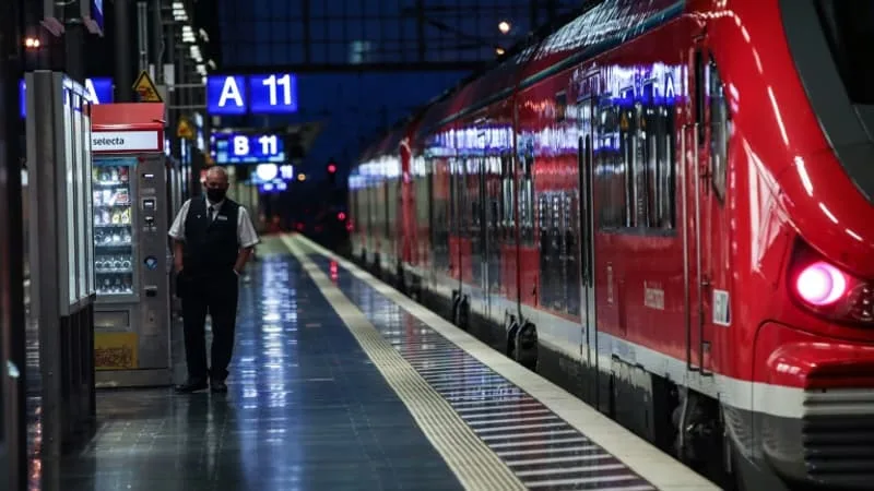 « ÇA SUFFIT. ASSEZ, C’EST ASSEZ »: APRÈS L’AGRESSION D’UN AGENT DE SÉCURITÉ DÉSORMAIS ENTRE LA VIE ET LA MORT, LA VENTE ET LA CONSOMMATION D’ALCOOL VONT ÊTRE INTERDITES DANS LES GARES ALLEMANDES
