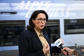 « LE FOOTBALL N’EST PAS À VENDRE » : LA MINISTRE DES SPORTS S’OPPOSE AU PROJET DE « VENTE DE LA COUPE DU MONDE »