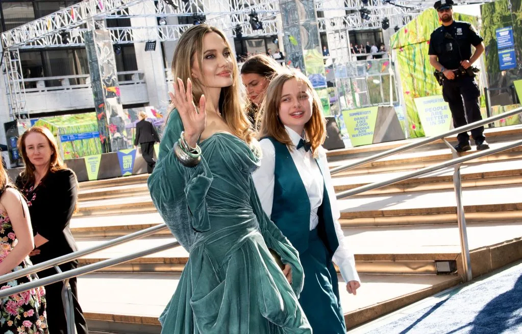 VIVIENNE JOLIE-PITT DEMANDE À SON TOUR À L’ÉTAT CIVIL DE RETIRER « PITT » DE SON NOM DE FAMILLE