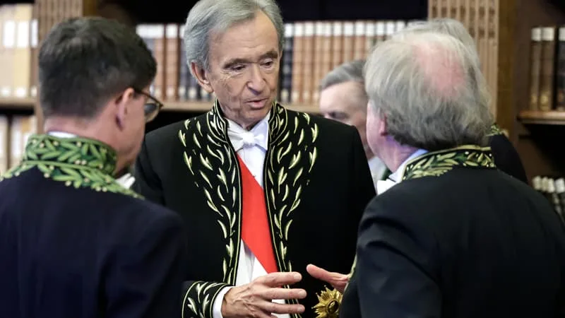 IL SERA NOMMÉ « INSTITUT BERNARD ARNAULT »: LE MILLIARDAIRE FRANÇAIS, ANCIEN ÉLÈVE DE L’ÉCOLE, FAIT UN DON DE 50 MILLIONS D’EUROS À POLYTECHNIQUE POUR CRÉER UN CENTRE D’EXCELLENCE MATHÉMATIQUE