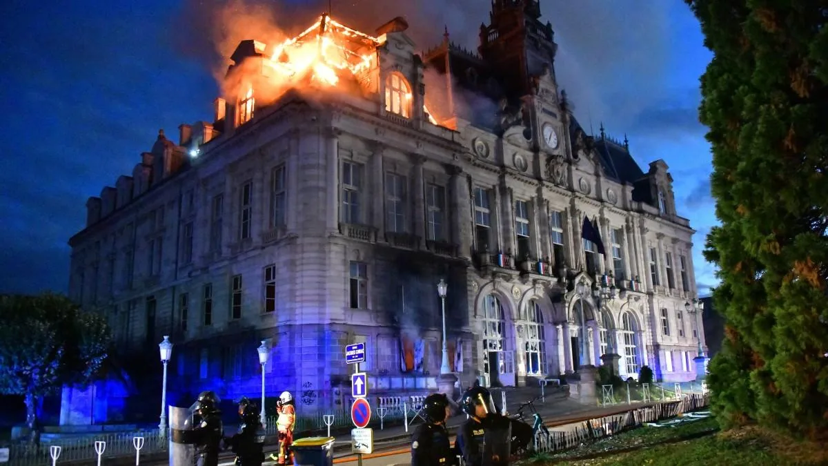 APRÈS L’INCENDIE DE LA MAIRIE DE LIMOGES, UN HOMME FICHÉ S ET LIÉ À L’ULTRAGAUCHE INTERPELLÉ
